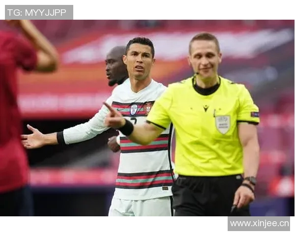 莫拉塔主动犯规染黄示意换人两次错失良机引发争议